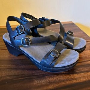Excellent Dansko black size 40 sandal